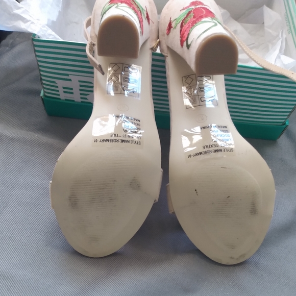 Brand new heels!! - Picture 6 of 8